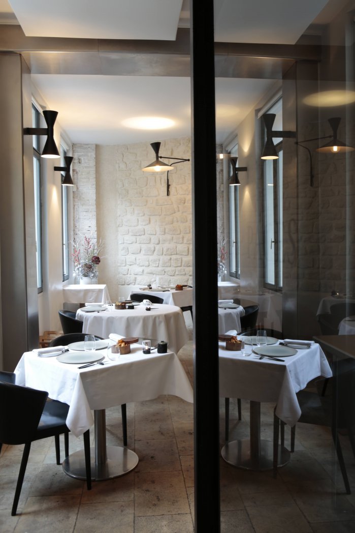 Restaurant Pages - Between Iéna and Marceau, 3 minute walk from the Arc de Triomphe and Champs-Elysées